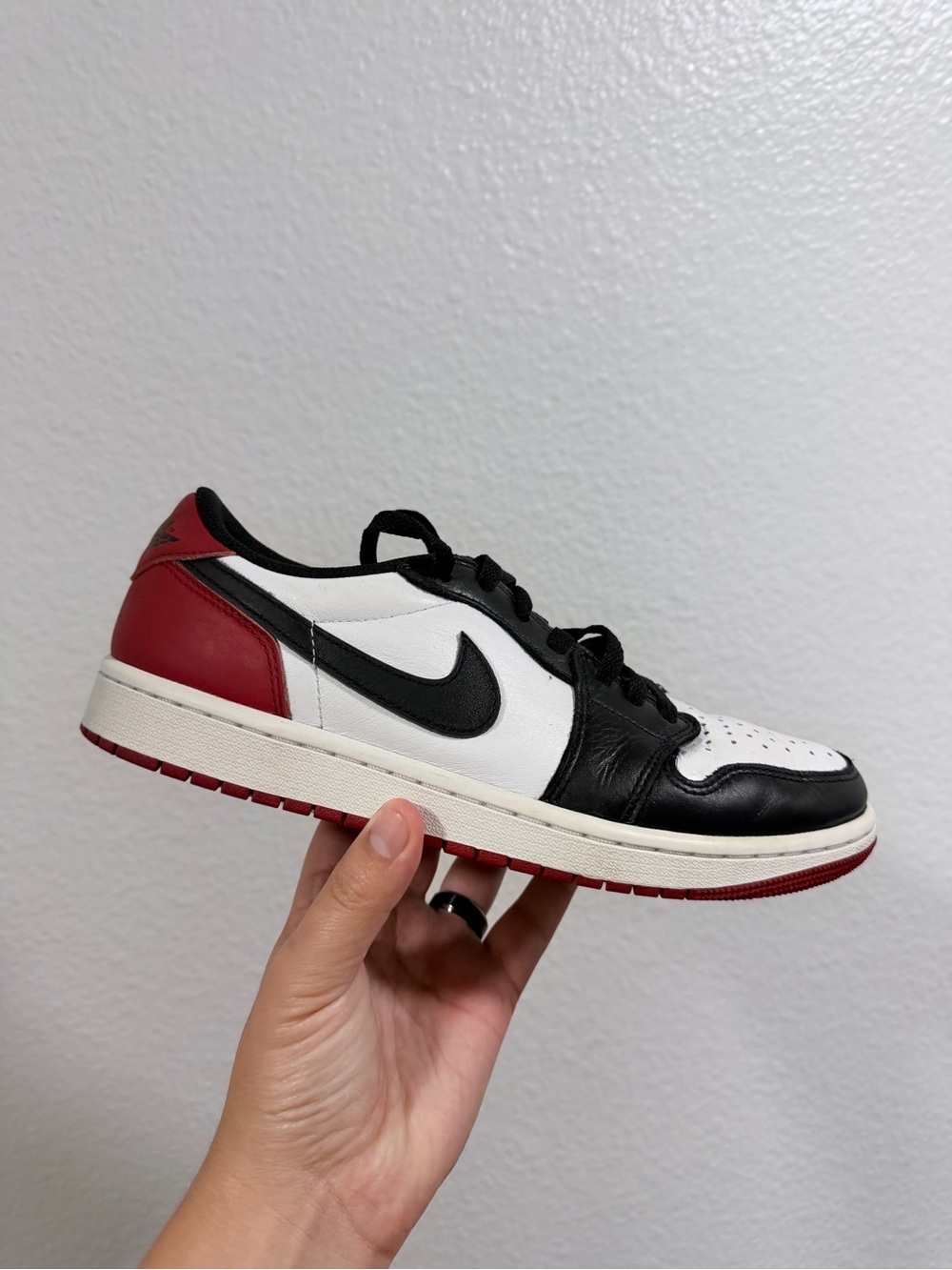 Jordan retro 1 low black toe